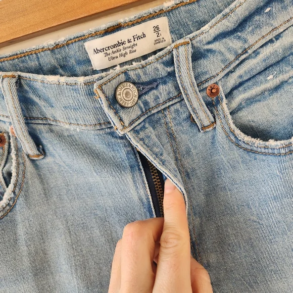 Abercrombie And Fitch The Ankle Straight Ultra High Rise Jeans - Picture 9 of 12